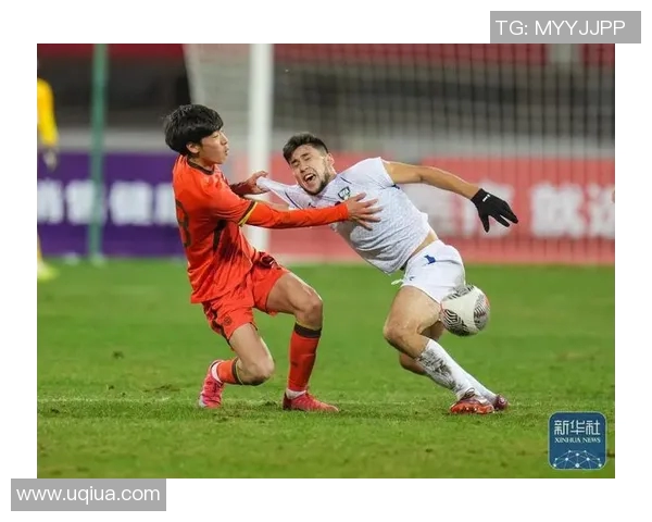 足球明星与可爱熊猫亲密互动高清图片分享